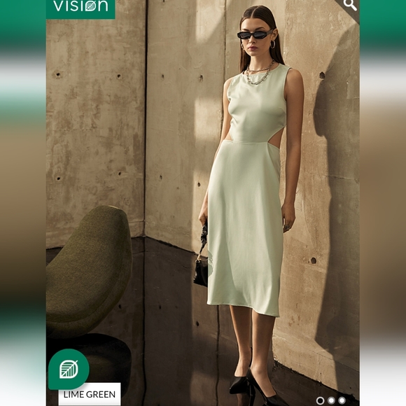 Simons Vision Open-Back Satiny Dress - Picture 2 of 2